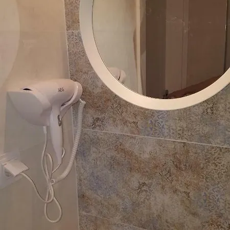 Hexus - Ofiar Oswiecimskich - Centrum Rynek * 브로츠와프