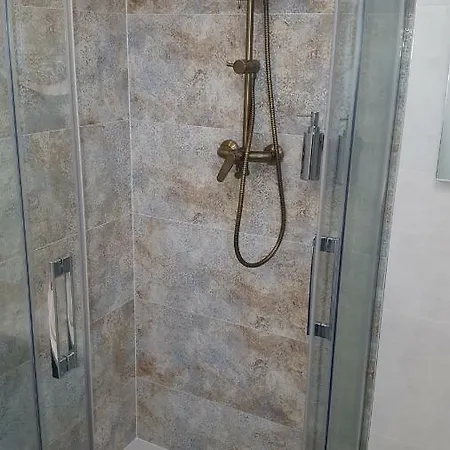 Hexus - Ofiar Oswiecimskich - Centrum Rynek * 브로츠와프