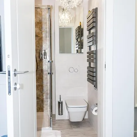 Hexus - Ofiar Oswiecimskich - Centrum Rynek 브로츠와프